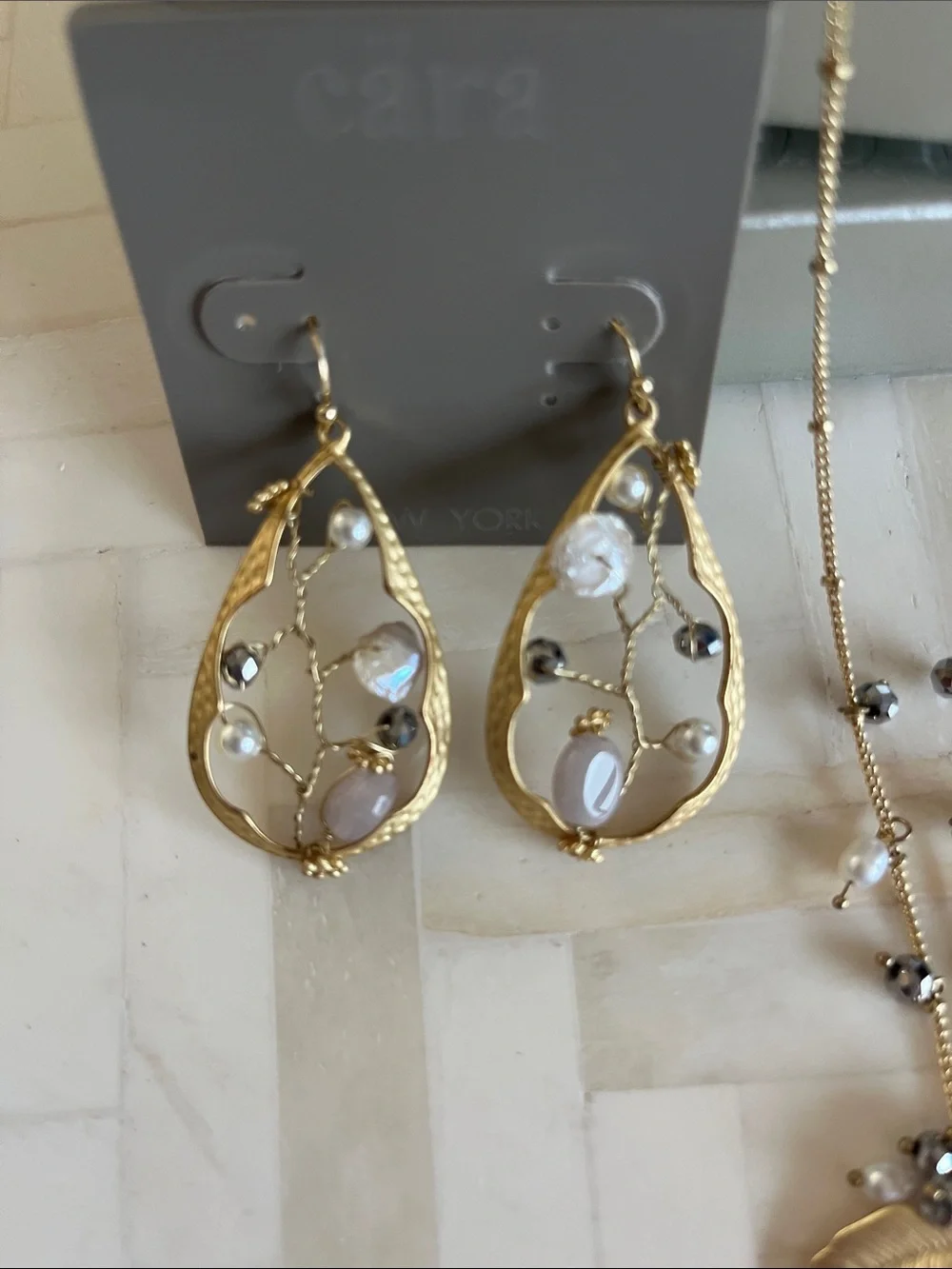 NWT Cara Gold-Tone Gray Stone & Teardrop Earrings & Pendant Necklace Set